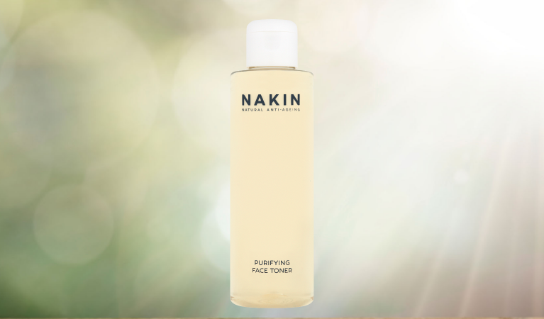 How a Toner Benefits Oily Skin